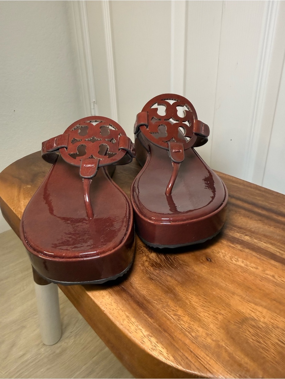 Tory Burch Miller Patent Wedge Sandals in russet brown sz 8.5